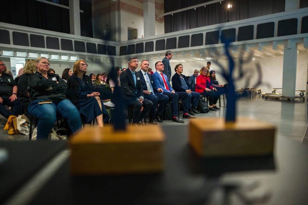 ucastnici konferencie